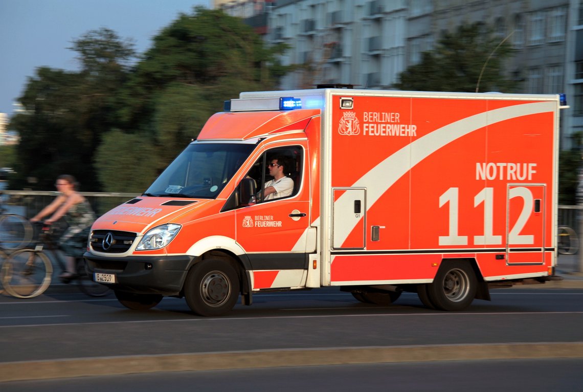 ambulance-4267434_1920.jpg